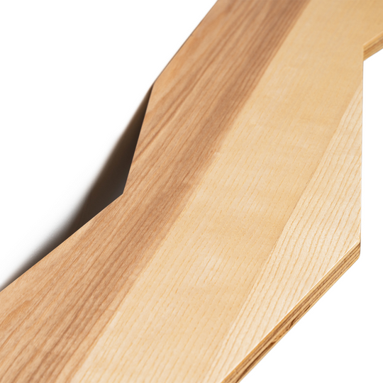 Close-up of a wooden shelf with a zigzag edge design, showcasing the natural wood grain and smooth finish. The image highlights the contrasting tones and textures of the wood.